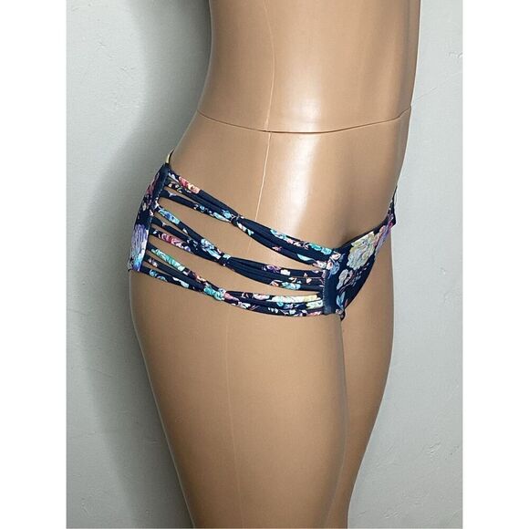 New. O’Neill floral underwire strappy bikini. Small. Retails $109 - Picture 11 of 12